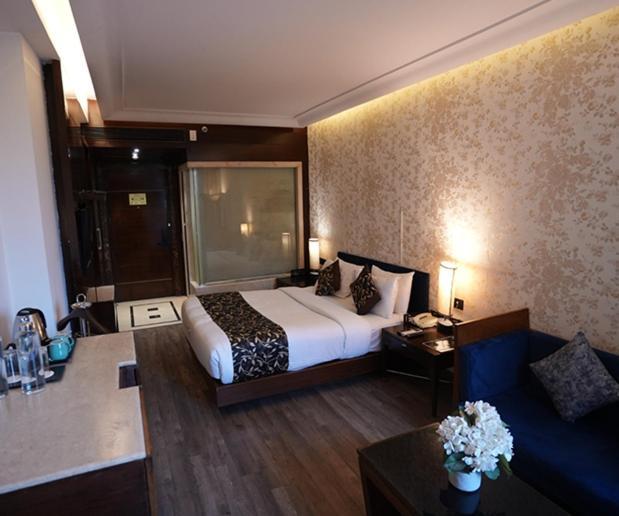 The Galgotias Hotel Gurugram Gurgaon Exterior foto